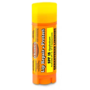 Læbepomade med SPF15, der beskytter mod UVA- og UVB-stråler. Fugter, lindrer tørre læber og giver en mat, vandresistent finish
