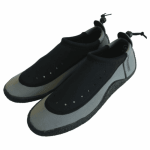Køb Aqua Pro Beach sko 45/46 i neopren. Ideelle til sejlads og vandsport med beskyttende sål. Få komfort og sikkerhed ombord.