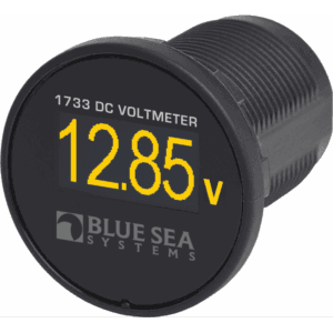 Opdag Mini OLED voltmeteret til båd. Letlæseligt, vandtæt og perfekt til overvågning af batterispænding. Bestil nu!