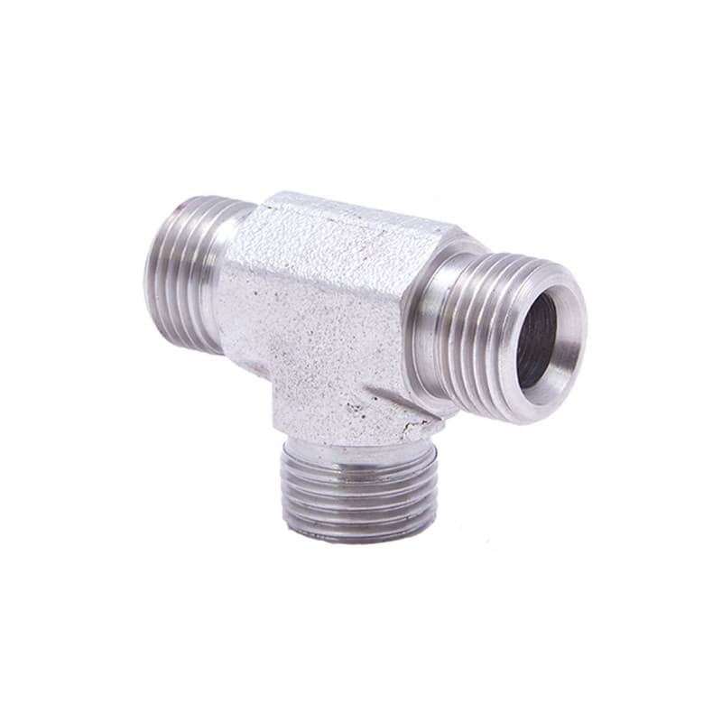 Køb Multisteer T-fitting 3x9/16 UNEF til hydrauliske styringer. Optimal tilslutning af slanger til effektiv styring. Få det nu!
