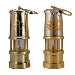 Minelampe 170 mm fås i messing og forniklet messing. Vælg variant og tilføj en historisk lampe til din maritime indretning.